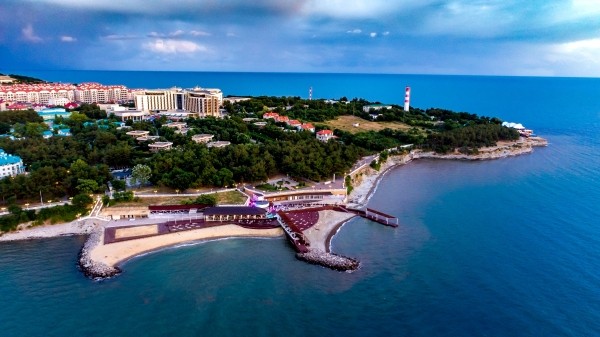 652cfaa975feeeb240cc77c38499ce9d - Открытие роскошного пляжного комплекса «Кемпински Гранд Отель Геленджик»