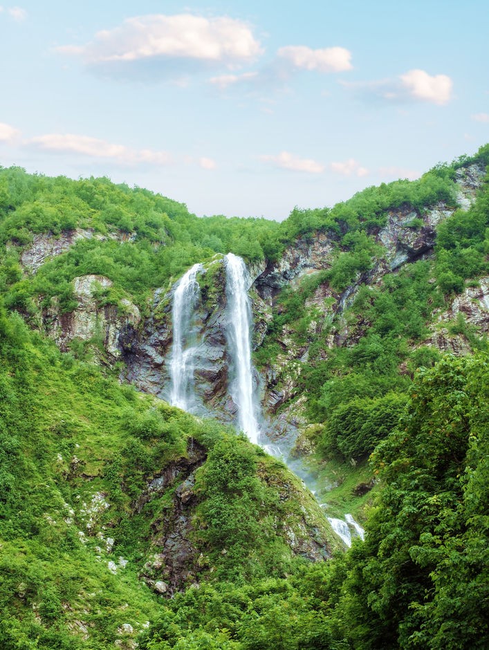 8dd649c78ed7dbe86e48f0750f5312dc - Водопады России: топ самых красивых и необычных водопадов